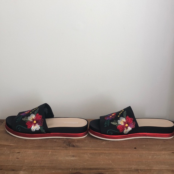 Patterned sandals - Picture 3 of 8